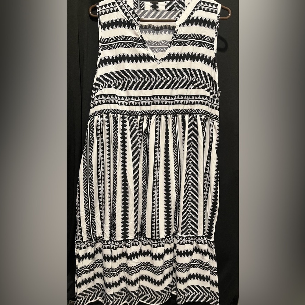 Black and White Geometric Pattern Dress